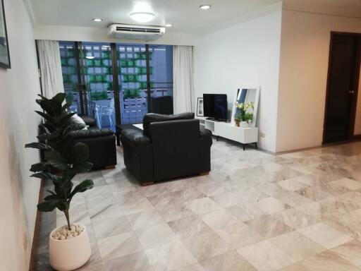 For RENT : Acadamia Grand Tower / 3 Bedroom / 2 Bathrooms / 151 sqm / 50000 THB [2322170]