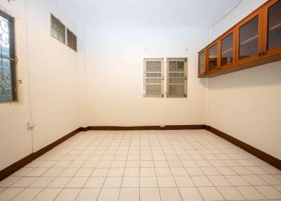 3 bed townhouse near Chiang Mai Gymkhana Club