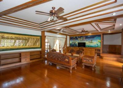 Unique Luxury Thai Wood Villa Chang Phueak