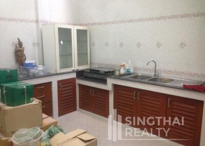 For RENT : House Phromphong / 3 Bedroom / 2 Bathrooms / 201 sqm / 45000 THB [4867718]