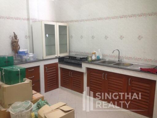 For RENT : House Phromphong / 3 Bedroom / 2 Bathrooms / 201 sqm / 45000 THB [4867718]