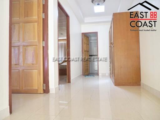 Town House Soi Yumme House for rent in Pattaya City, Pattaya. RH8188