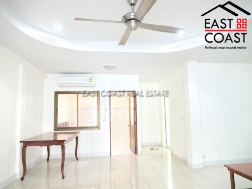 Town House Soi Yumme House for rent in Pattaya City, Pattaya. RH8188