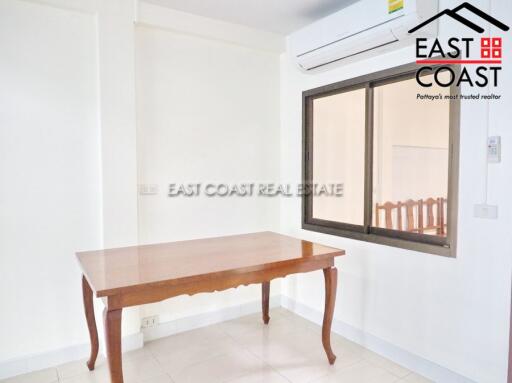 Town House Soi Yumme House for rent in Pattaya City, Pattaya. RH8188