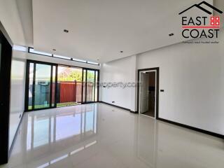 Jenjit Villa House for sale in East Pattaya, Pattaya. SH14244