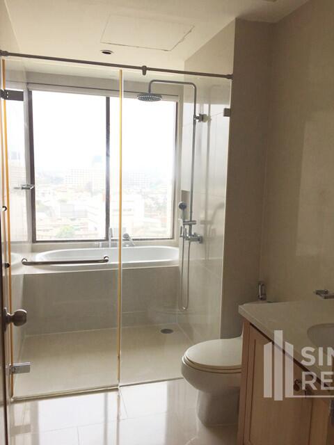 For RENT : The Emporio Place / 1 Bedroom / 1 Bathrooms / 71 sqm / 45000 THB [5740286]