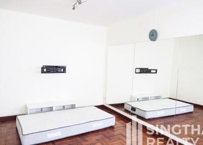 For RENT : Townhouse Ekkamai / 4 Bedroom / 4 Bathrooms / 451 sqm / 45000 THB [6254589]