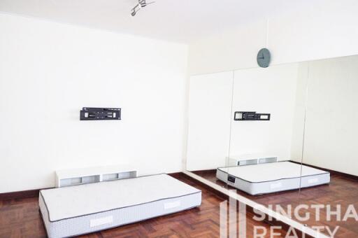 For RENT : Townhouse Ekkamai / 4 Bedroom / 4 Bathrooms / 451 sqm / 45000 THB [6254589]