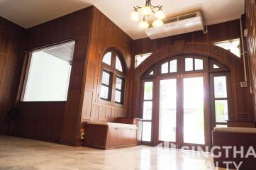 For RENT : Townhouse Ekkamai / 4 Bedroom / 4 Bathrooms / 451 sqm / 45000 THB [6254589]