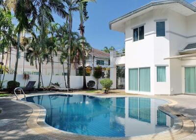 3 bedroom House in The Meadows East Pattaya