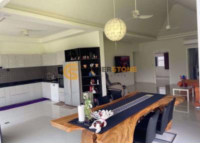 4 bedroom House in East Pattaya