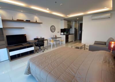 Studio bedroom Condo in Wong Amat Tower Wongamat