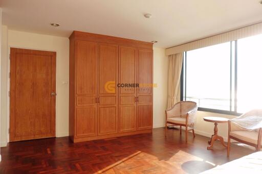 3 bedroom Condo in Royal Cliff Garden Pratumnak