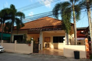 Nernplubwan Village 1 House for rent in East Pattaya, Pattaya. RH5991