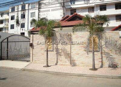 Royal Park Village House for rent in Jomtien, Pattaya. RH5067