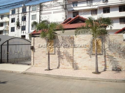 Royal Park Village House for rent in Jomtien, Pattaya. RH5067