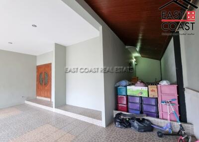 Patta Village House for rent in East Pattaya, Pattaya. RH13392