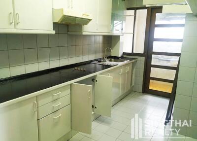 For RENT : Top View Tower / 3 Bedroom / 2 Bathrooms / 141 sqm / 45000 THB [7349197]