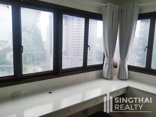 For RENT : Top View Tower / 3 Bedroom / 2 Bathrooms / 141 sqm / 45000 THB [7349197]