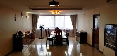 For RENT : Empire House / 3 Bedroom / 3 Bathrooms / 190 sqm / 45000 THB [8302986]