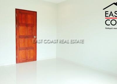 Town House Soi Khao Talo House for sale in East Pattaya, Pattaya. SH10704