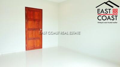 Town House Soi Khao Talo House for sale in East Pattaya, Pattaya. SH10704