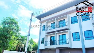 Town House Soi Khao Talo House for sale in East Pattaya, Pattaya. SH10704