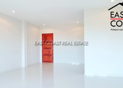 Town House Soi Khao Talo House for sale in East Pattaya, Pattaya. SH10704