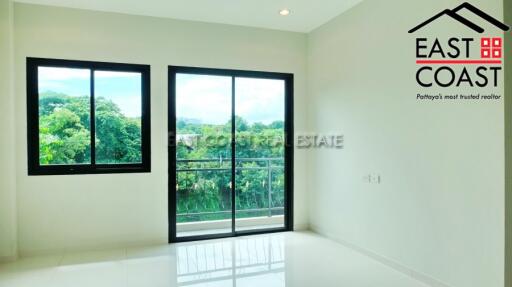 Town House Soi Khao Talo House for sale in East Pattaya, Pattaya. SH10704