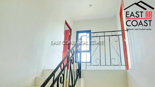 Town House Soi Khao Talo House for sale in East Pattaya, Pattaya. SH10704