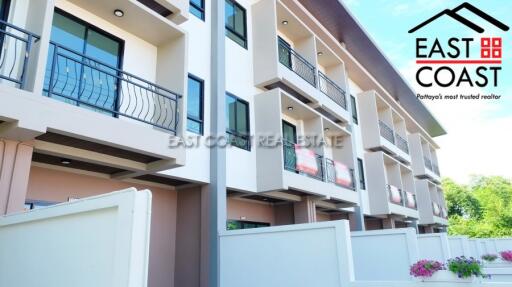 Town House Soi Khao Talo House for sale in East Pattaya, Pattaya. SH10704