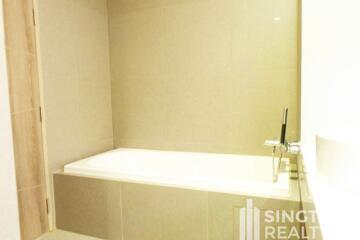 For RENT : Trapezo Sukhumvit 16 / 2 Bedroom / 2 Bathrooms / 75 sqm / 45000 THB [8303231]