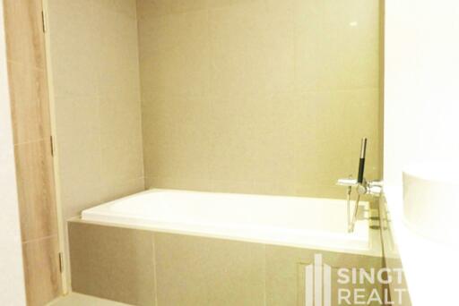 For RENT : Trapezo Sukhumvit 16 / 2 Bedroom / 2 Bathrooms / 75 sqm / 45000 THB [8303231]