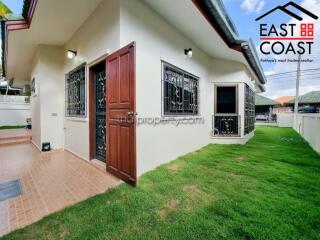 SP4 Village House for sale in East Pattaya, Pattaya. SH14157