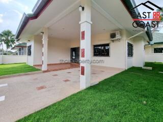 SP4 Village House for sale in East Pattaya, Pattaya. SH14157