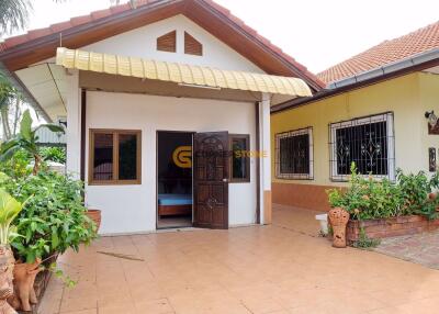บ้านหลังนี้มี 4 ห้องนอน  อยู่ในโครงการชื่อ Eakmongkol Village 4  ตั้งอยู่ที่