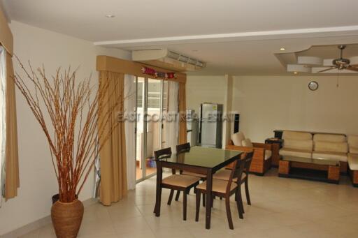 Ruamchock 2 Condo for rent in Pratumnak Hill, Pattaya. RC7418