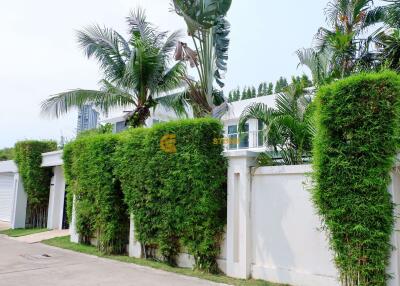 บ้านหลังนี้มี 4 ห้องนอน  อยู่ในโครงการชื่อ Palm Oasis  ตั้งอยู่ที่ จอมเทียน