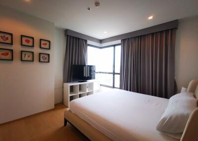 For RENT : HQ by Sansiri / 2 Bedroom / 2 Bathrooms / 80 sqm / 45000 THB [10520765]