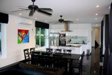 Phoenix Golf Course Green View Villa House for sale and for rent in East Pattaya, Pattaya. SRH7374