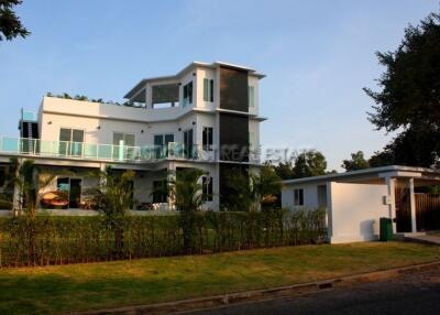 Phoenix Golf Course Green View Villa House for sale and for rent in East Pattaya, Pattaya. SRH7374