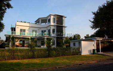 Phoenix Golf Course Green View Villa House for sale and for rent in East Pattaya, Pattaya. SRH7374