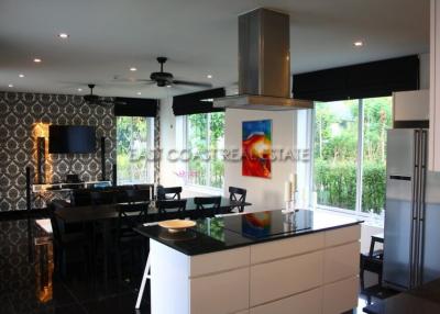 Phoenix Golf Course Green View Villa House for sale and for rent in East Pattaya, Pattaya. SRH7375