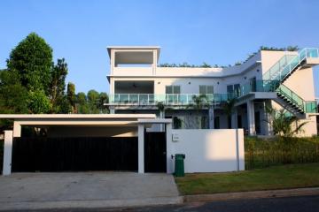 Phoenix Golf Course Green View Villa House for sale and for rent in East Pattaya, Pattaya. SRH7375