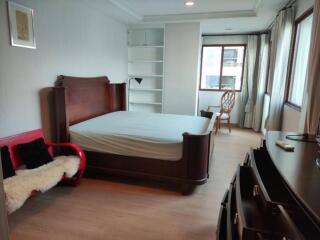 For RENT : The Crest Ruamrudee / 2 Bedroom / 2 Bathrooms / 110 sqm / 45000 THB [10704333]