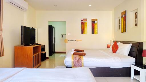 บ้านหลังนี้มี 4 ห้องนอน  อยู่ในโครงการชื่อ Grand Condotel Villa  ตั้งอยู่ที่ จอมเทียน