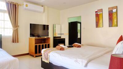 บ้านหลังนี้มี 4 ห้องนอน  อยู่ในโครงการชื่อ Grand Condotel Villa  ตั้งอยู่ที่ จอมเทียน