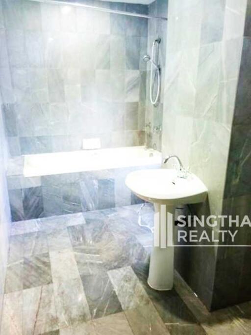 For RENT : The Waterford Condominium / 3 Bedroom / 2 Bathrooms / 194 sqm / 47000 THB [6563009]