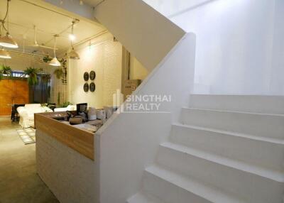 For RENT : Townhouse Ekkamai / 3 Bedroom / 3 Bathrooms / 280 sqm / 47500 THB [9199494]