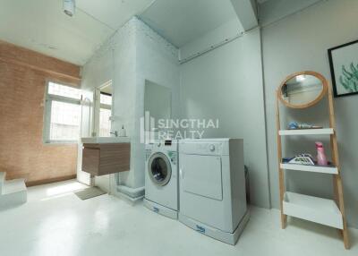 For RENT : Townhouse Ekkamai / 3 Bedroom / 3 Bathrooms / 280 sqm / 47500 THB [9199494]